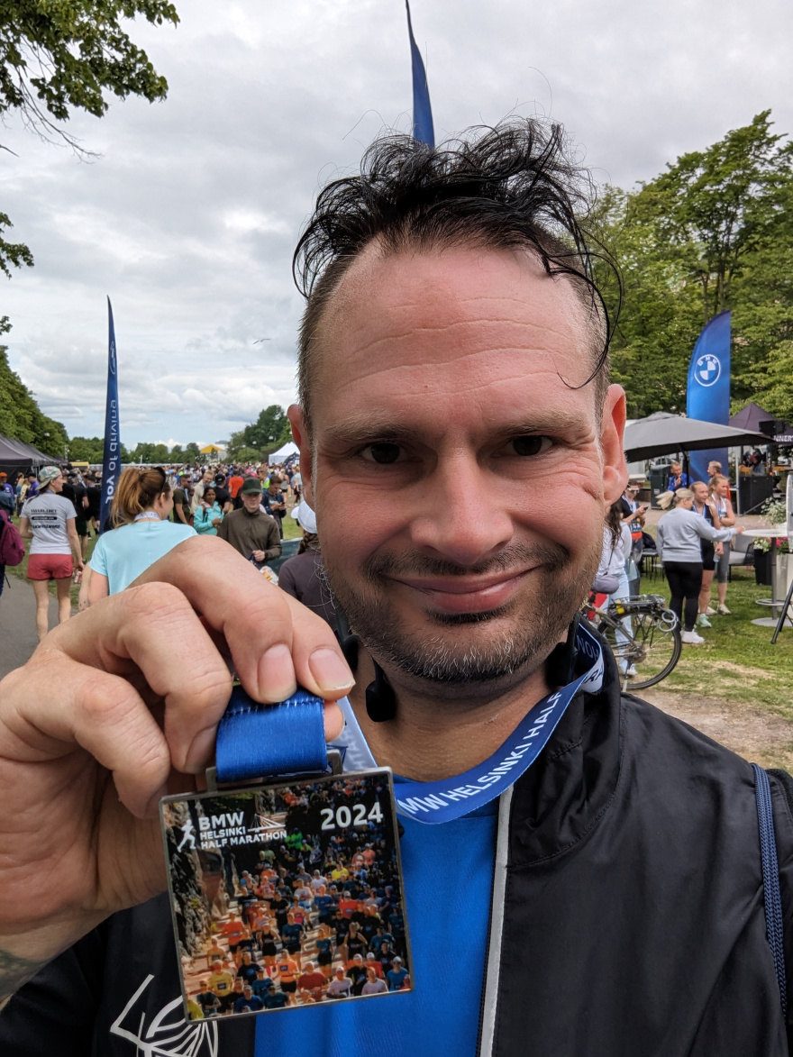 Selfie of Rob Kaper at Helsinki Half Marathon 2024