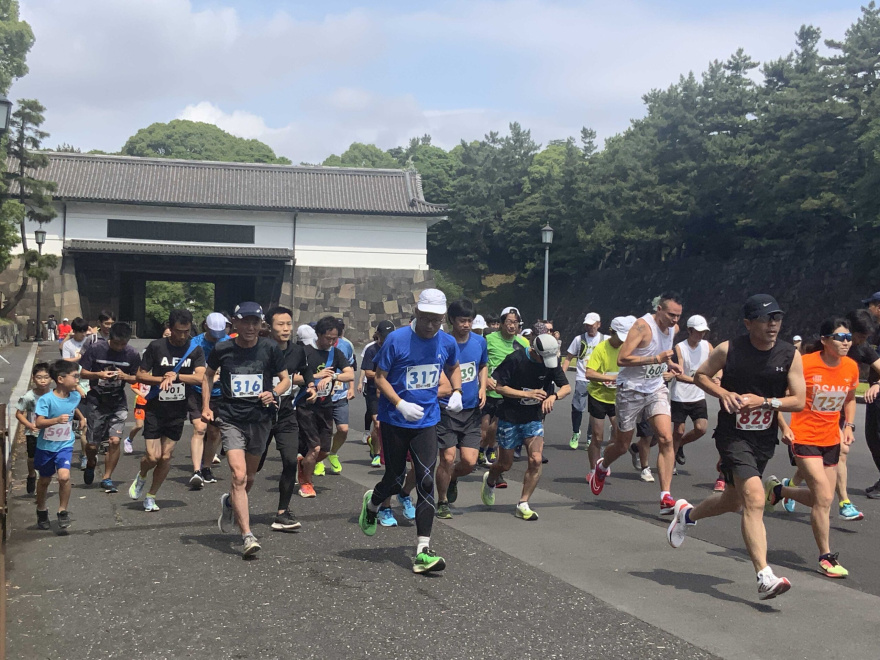 Rob Kaper running Imperial Palace Marathon 2024