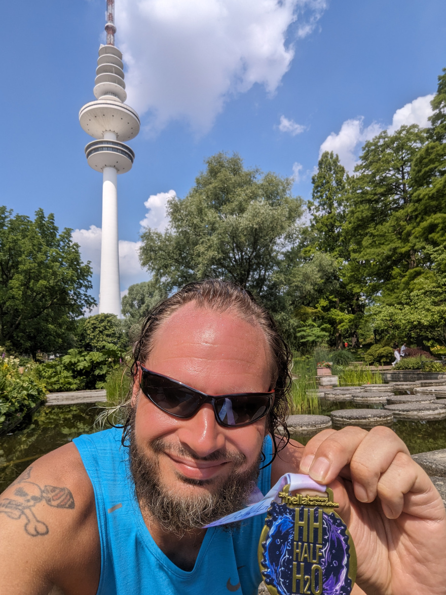 Selfie of Rob Kaper at Hamburg Halbmarathon 2023