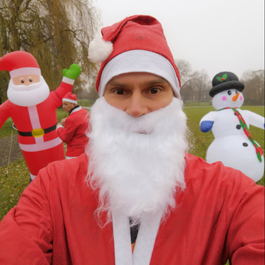 Selfie of Rob Kaper at Santa Run 2021