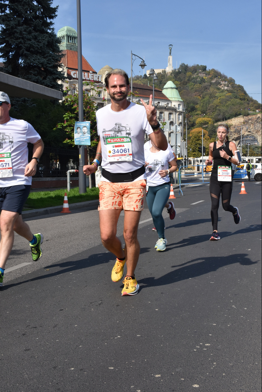 Rob Kaper running Budapest Minimaraton 2022