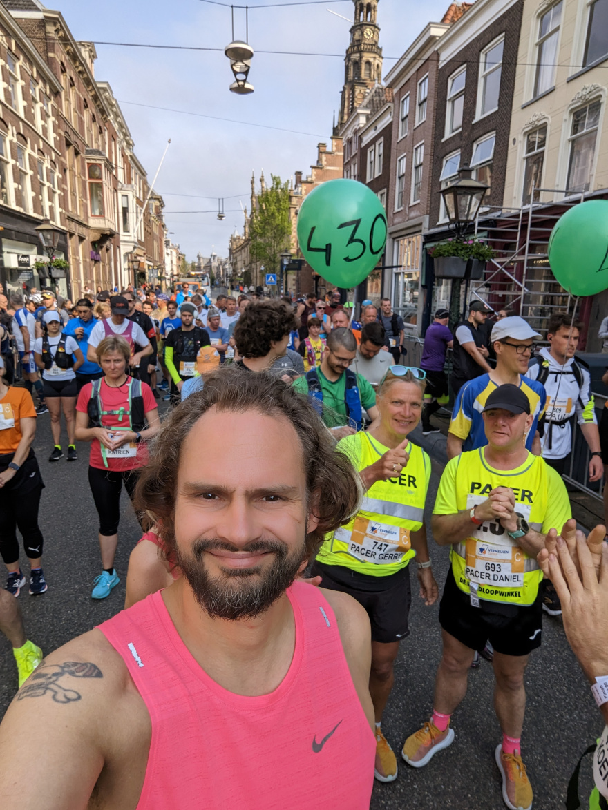 Selfie of Rob Kaper at Leiden Marathon 2023