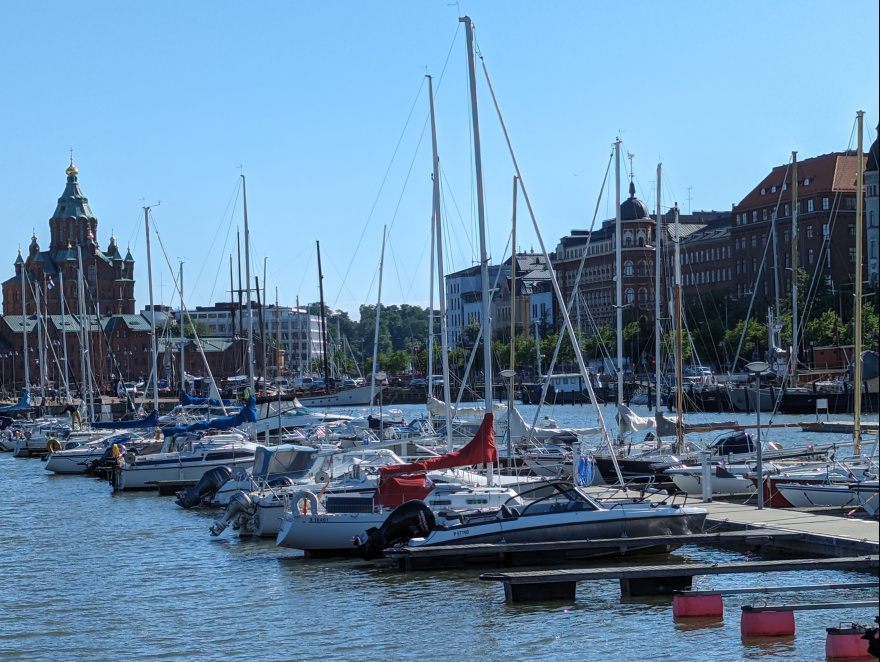 Training (Easy Run) in Helsinki scenery