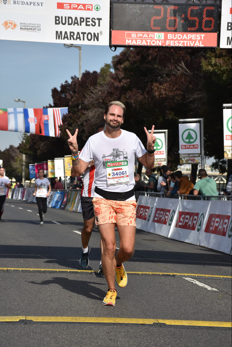 Rob Kaper running Budapest Minimaraton 2022