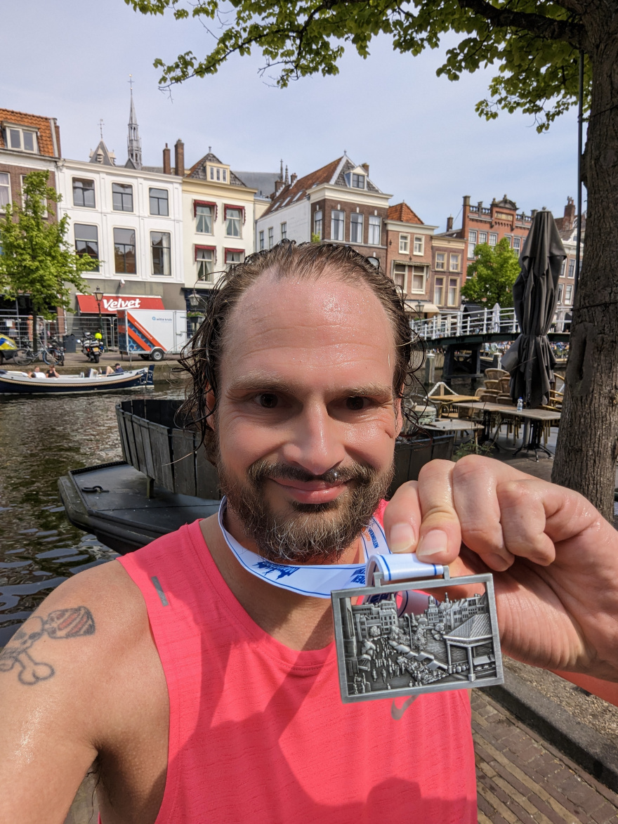 Selfie of Rob Kaper at Leiden Marathon 2023