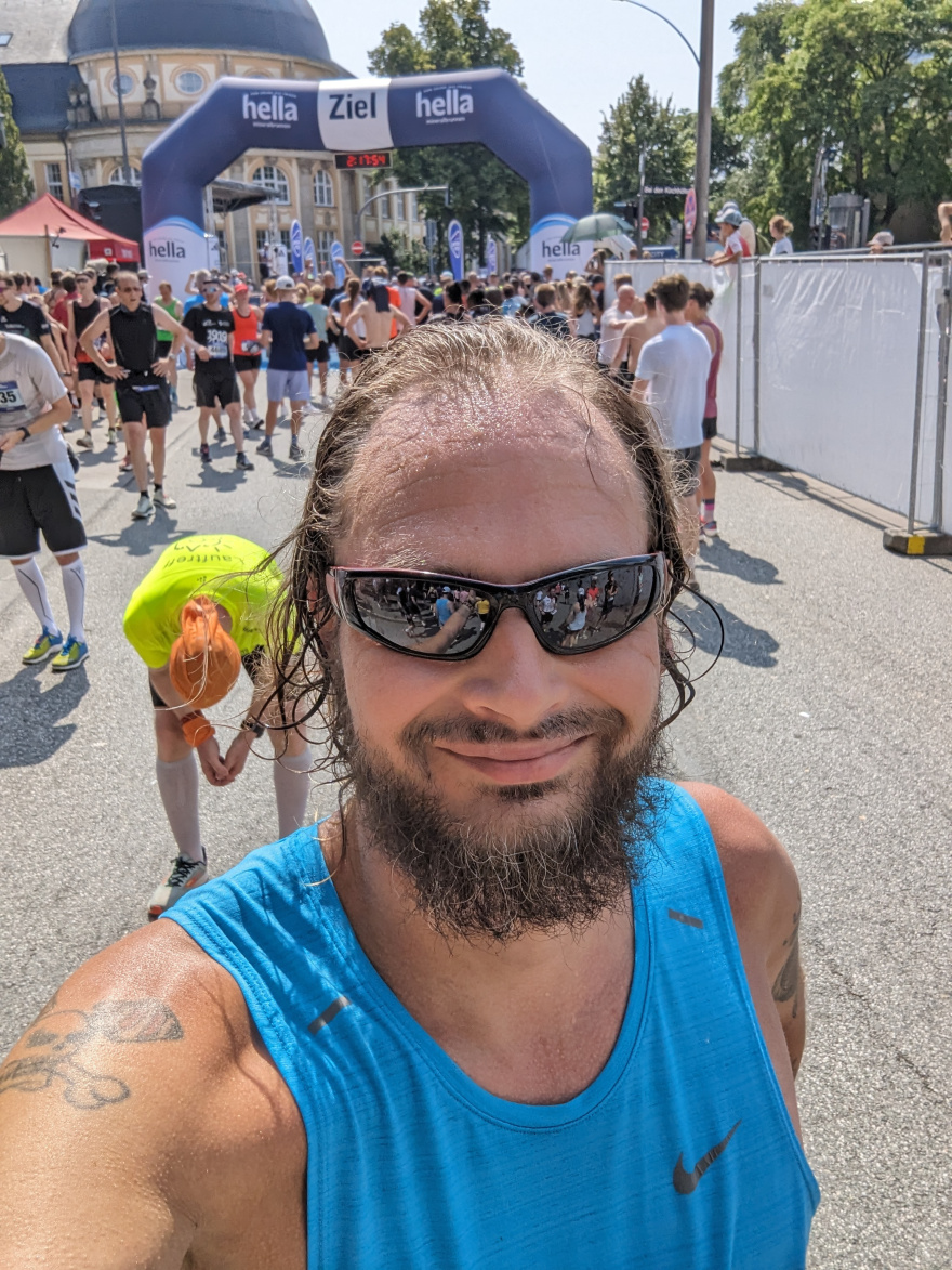 Selfie of Rob Kaper at Hamburg Halbmarathon 2023